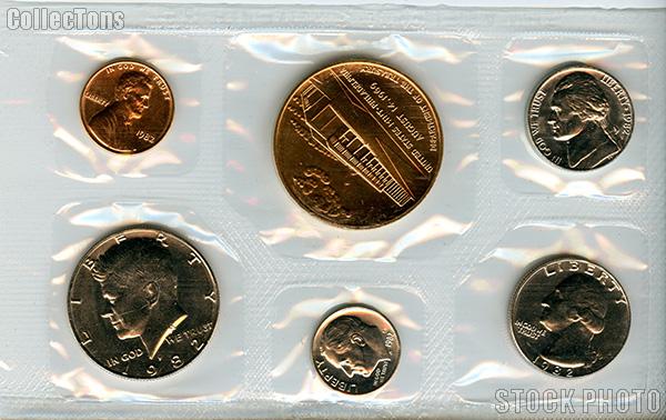 1982 Philadelphia Mint Souvenir Set - All Original 5 Coins and Medallion from the U.S. Mint