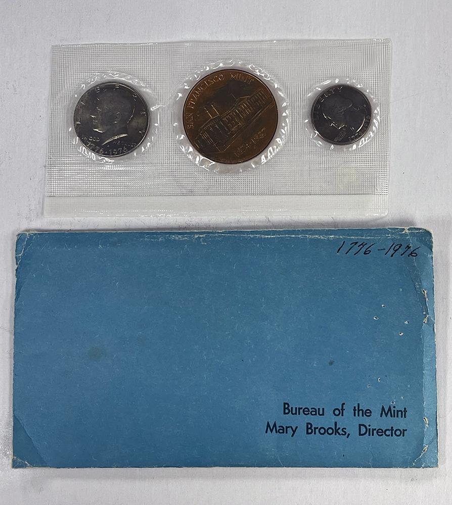 1976 Bureau of the Mint Souvenir Set with Medal
